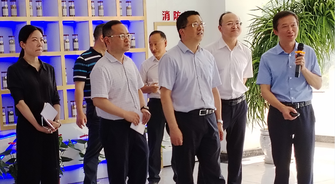 四川證監(jiān)局黨委書(shū)記、局長(zhǎng)唐理斌一行來(lái)公司調(diào)研